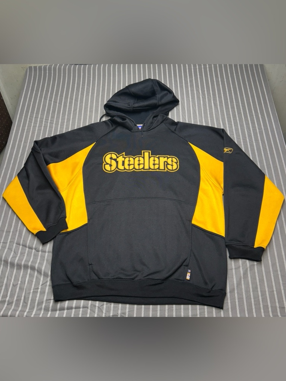 Reebok Pittsburgh Steelers NFL team apparel pullover hoodie Men’s Large